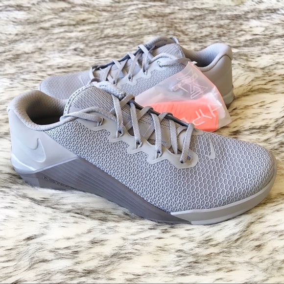 nike metcon 5 gray